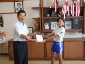 石川啄木の故郷 盛岡市立の玉山小学校 渋民小学校 生出小学校 巻堀小学校 好摩小学校に こども手帳 贈呈 公益財団法人 日本公衆電話会 石川啄木の故郷 盛岡市立の玉山小学校 渋民小学校 生出小学校 巻堀小学校 好摩小学校に こども手帳 贈呈 公益財団法人 日本公衆電話会